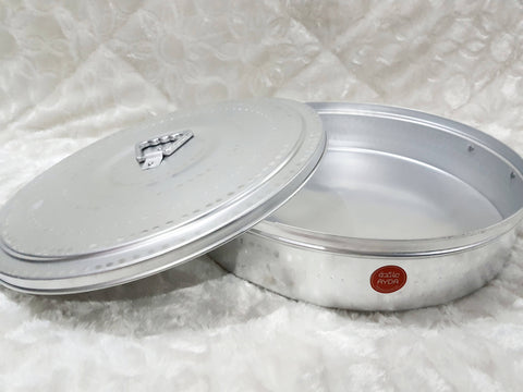 Large metal bowl with a cover - MarkeetEx